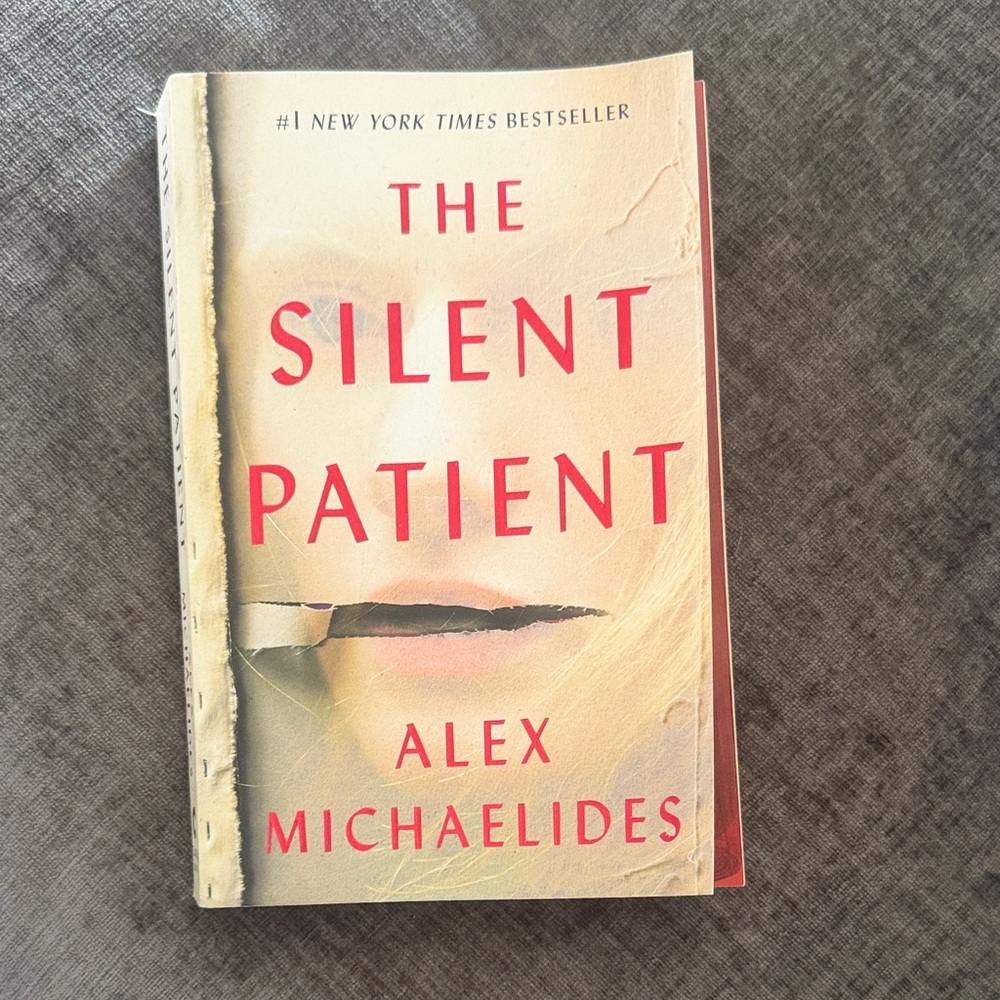 Alex Michaelides' The Silent Patient - Beige and Red Edition